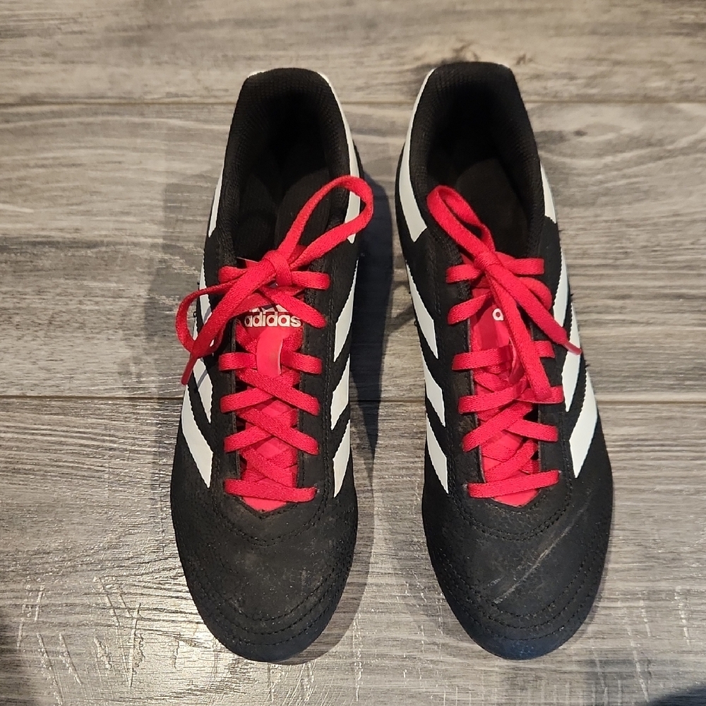 Adidas Men's Black and White w/red Laces Cleats Sz 7 Good Condition